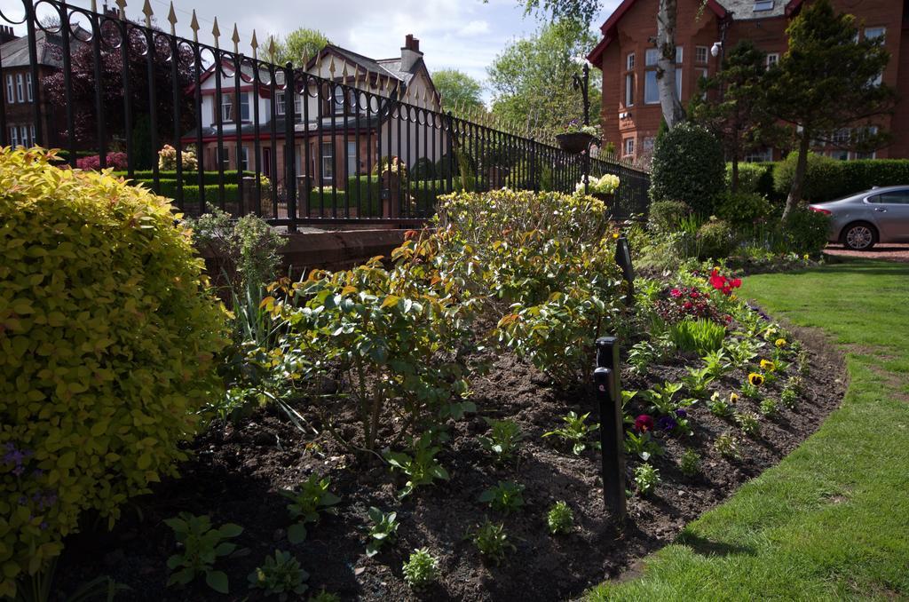 Muirholm Bed And Breakfast Paisley Bagian luar foto