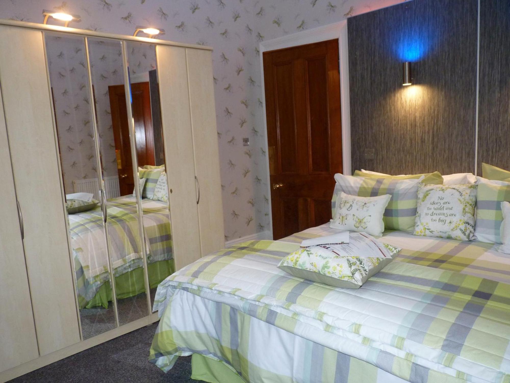Muirholm Bed And Breakfast Paisley Bagian luar foto