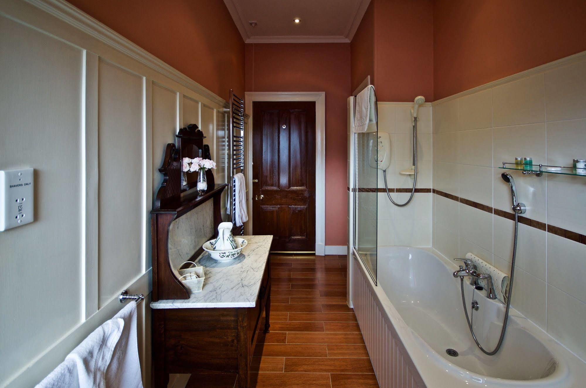 Muirholm Bed And Breakfast Paisley Bagian luar foto