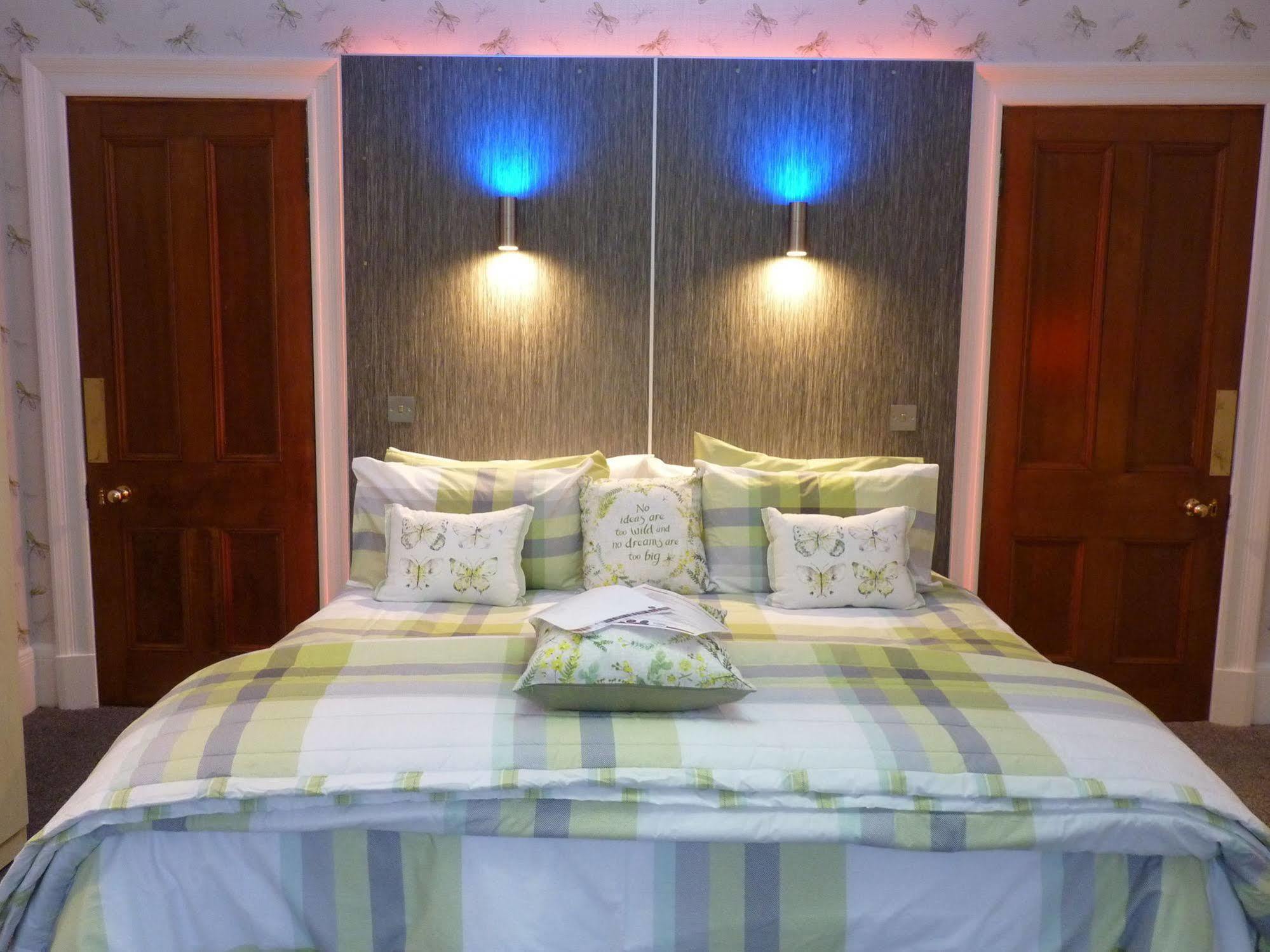 Muirholm Bed And Breakfast Paisley Bagian luar foto