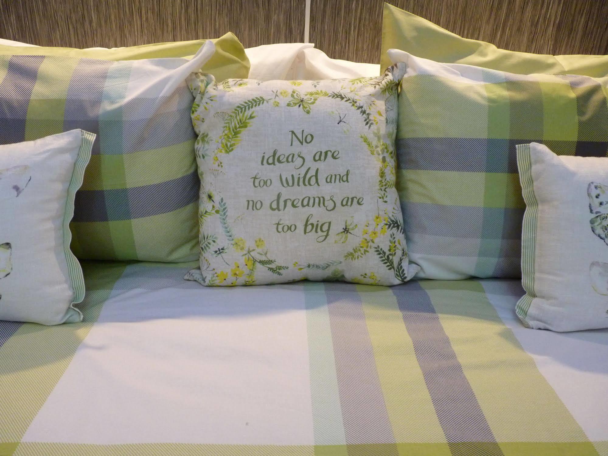 Muirholm Bed And Breakfast Paisley Bagian luar foto
